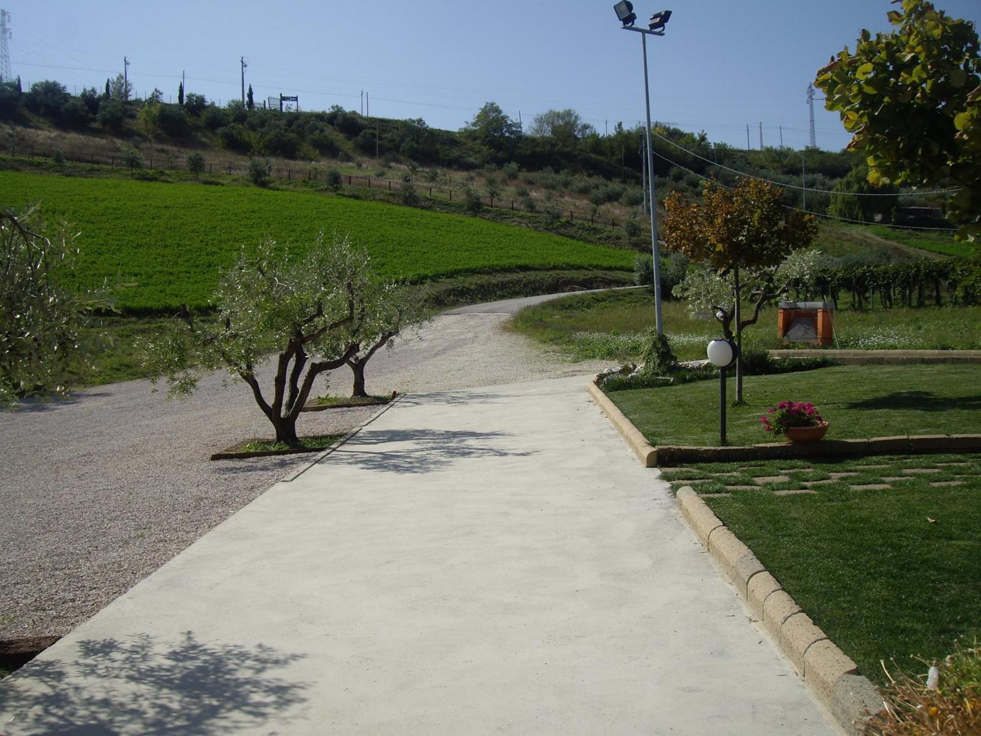 Agriturismo Il Borgo Degli Ulivi Roseto Degli Abruzzi Exteriér fotografie
